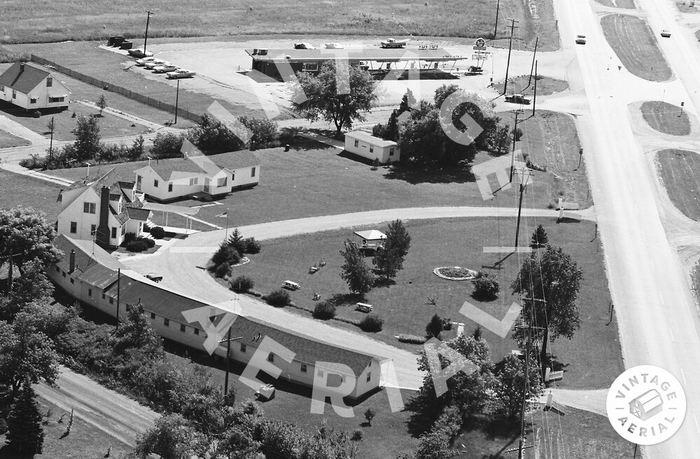 St. Johns Motel - 1968 Aerial Notice Dog-N-Suds At Top Of Frame (newer photo)